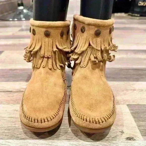 Minnetonka Moccasin, Double Fringe Side Boot, Sz. 9.5 - Picture 6 of 9